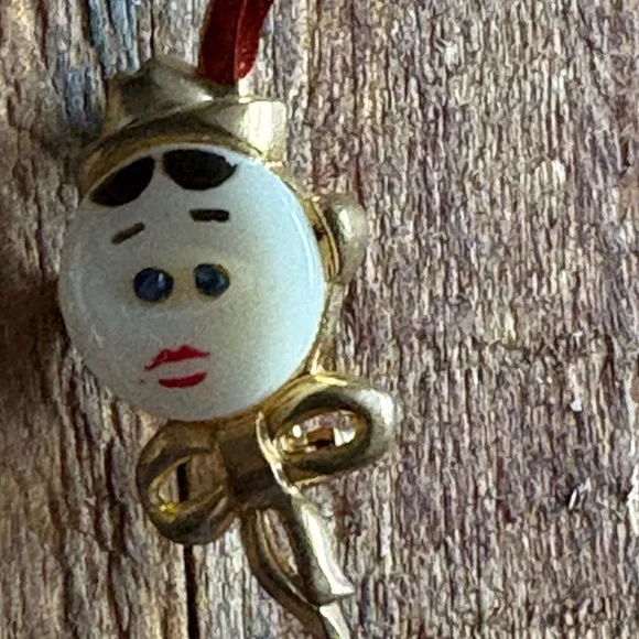 Uncas 1949 Figural Face Boy with feather Girl with Pigtails Brooches - Picture 3 of 6